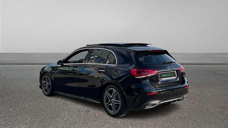 Usado Mercedes A180 AMG line 136 CV (100 kW) 2019 Negro