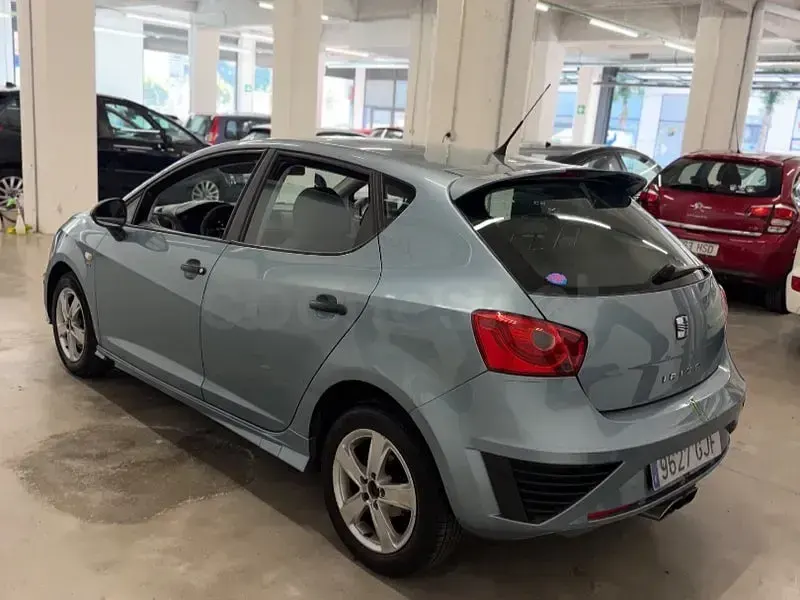 Usado Seat Ibiza Sport 100 CV (73 kW) 2010 Verde Berlina
