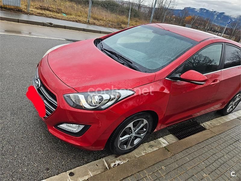 Rojo Usado 2016 Hyundai i30 GO! Berlina | 12.000 € (Un poco caro) - Imagen 1/4