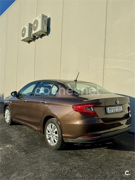 Usado Fiat Tipo Lounge 95 CV (69 kW) 2018 Marrón Berlina