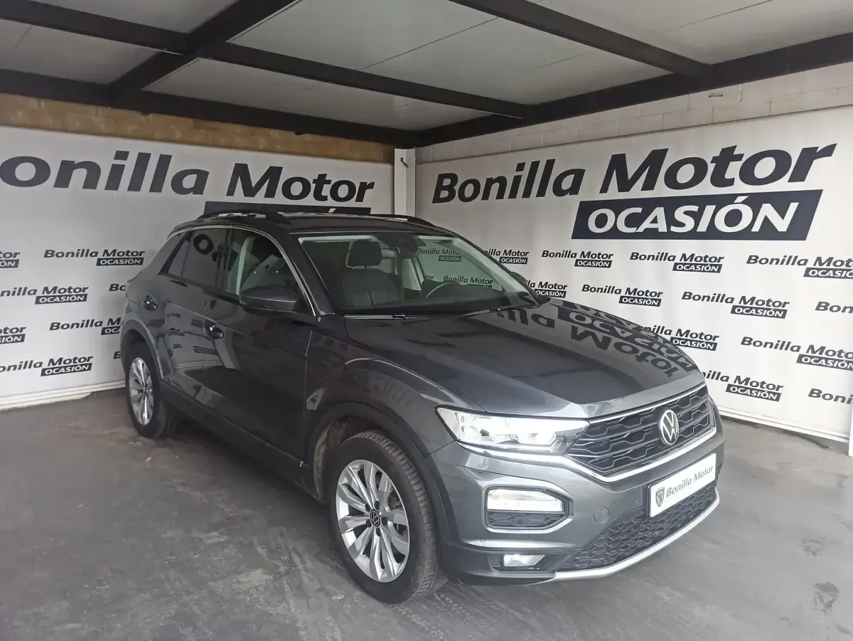 Usado VW T-Roc Advance 150 CV (110 kW) 2021 Gris / plata SUV