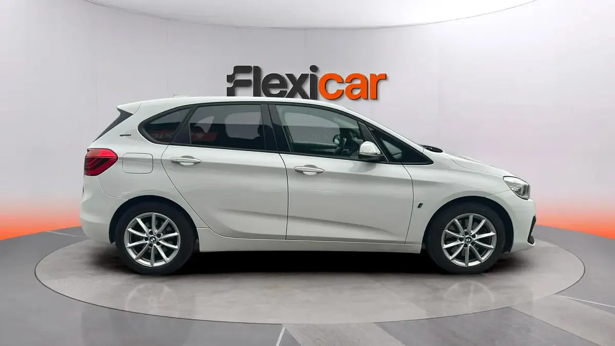 Usado BMW 225 Active Tourer iPerformance 224 CV (164 kW) 2019 Blanco Monovolumen