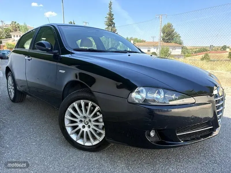 Usado Alfa Romeo 147 120 CV (88 kW) 2008 Negro Utilitario