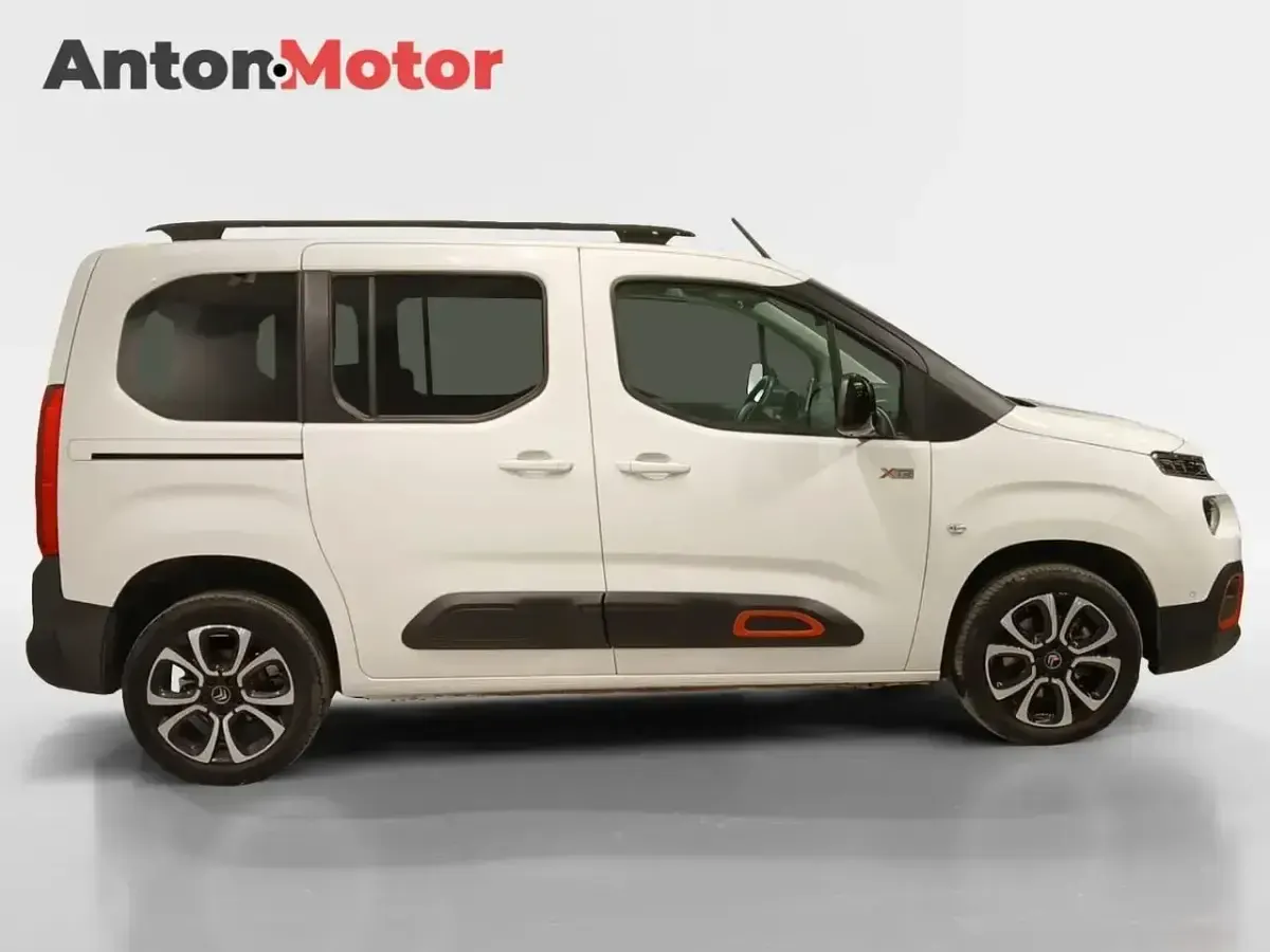 Usado Citroën Berlingo Shine 102 CV (75 kW) 2022 Blanco Monovolumen