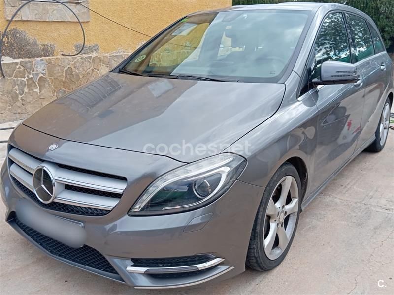 Gris / plata Usado 2013 Mercedes B180 Monovolumen | 12.950 € (Precio justo) - Imagen 1/4