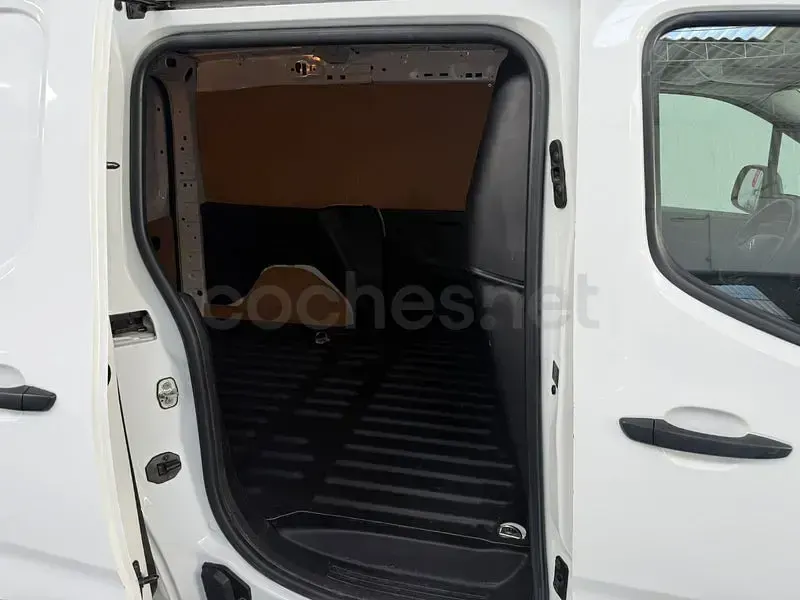 Usado Citroën e-Berlingo Live 102 CV (75 kW) 2021 Blanco Monovolumen