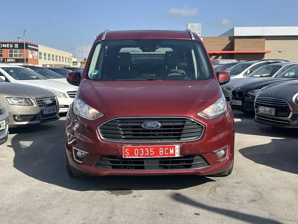 Usado Ford Grand Tourneo Connect Titanium 120 CV (88 kW) 2019 Rojo metalico Monovolumen