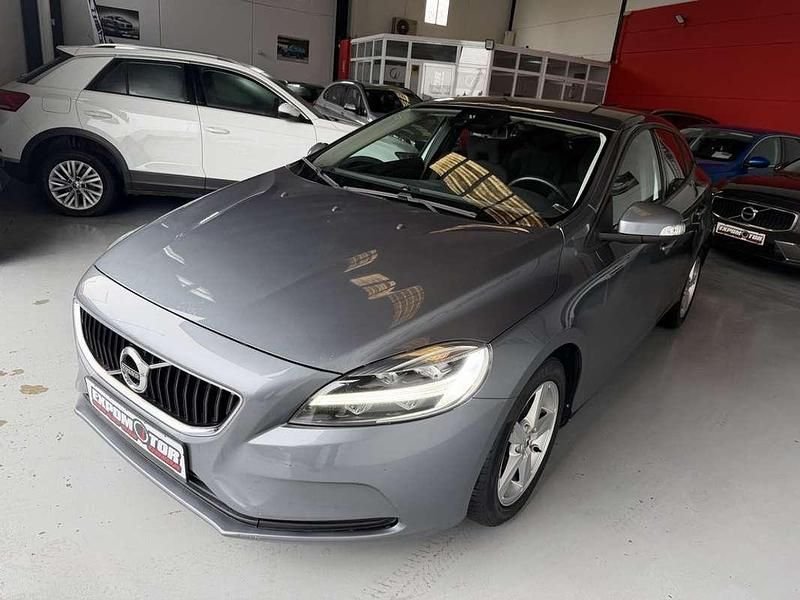 Usado Volvo V40 Kinetic 120 CV (88 kW) 2017 Gris Utilitario