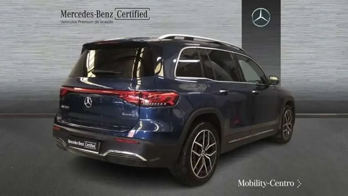 Käytetty Mercedes EQB300 AMG line 169 kW (231 HP) 2022 Sininen Katumaasturi