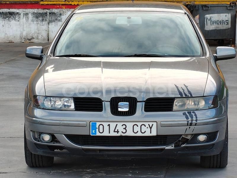 Usado Seat Leon Sport 110 CV (80 kW) 2004 Marrón Berlina