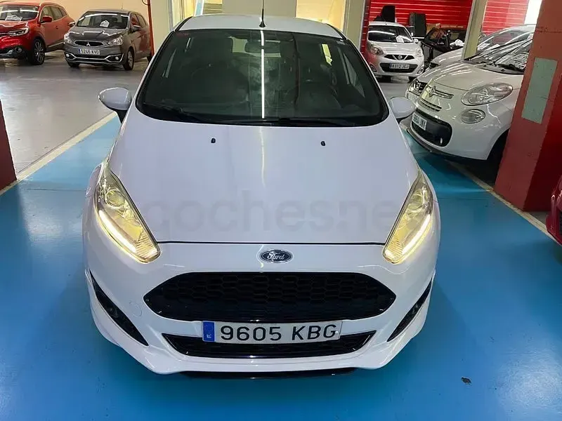 Usado Ford Fiesta Titanium 125 CV (91 kW) 2017 Blanco Utilitario