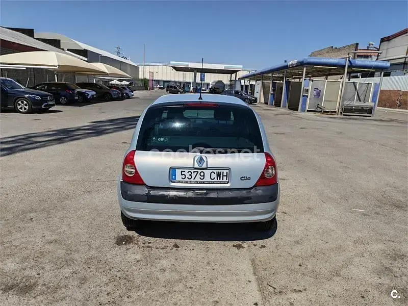 Usado Renault Clio II Expression 60 CV (44 kW) 2004 Verde Berlina