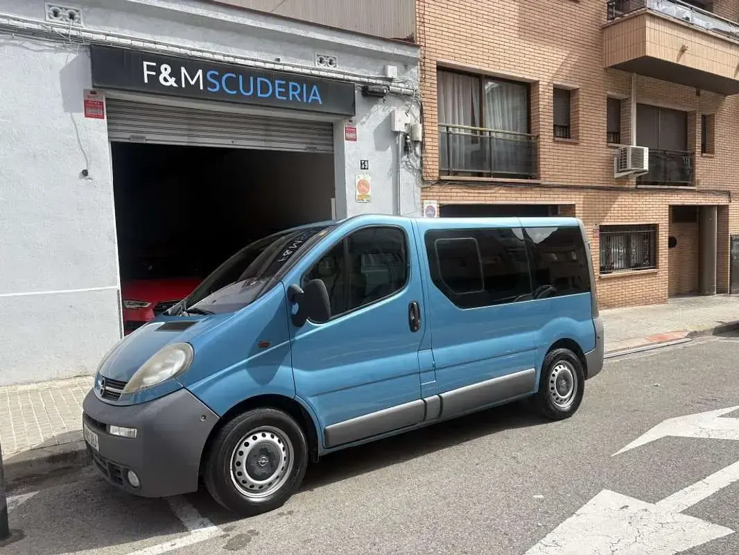 Usado Opel Vivaro 135 CV (99 kW) 2005 Azul Monovolumen