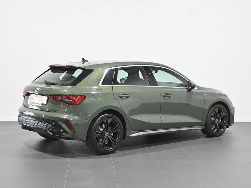 Usado Audi A3 S-Line 150 CV (110 kW) 2025 Verde Berlina