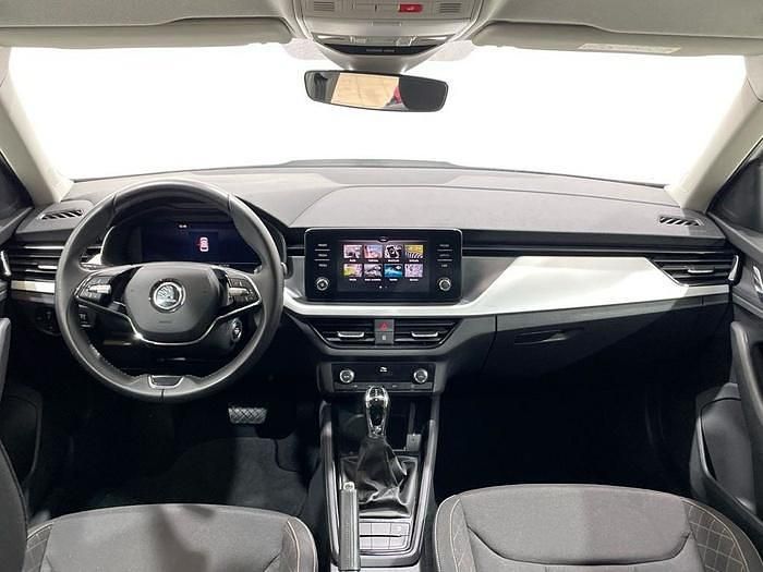 Usado Skoda Kamiq Ambition 110 CV (80 kW) 2022 Blanco SUV