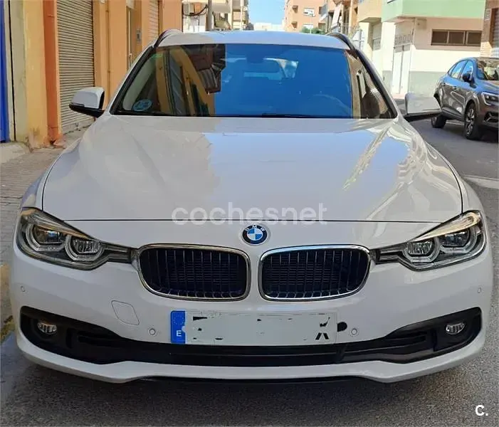Usado BMW 318 150 CV (110 kW) 2018 Blanco Familiar