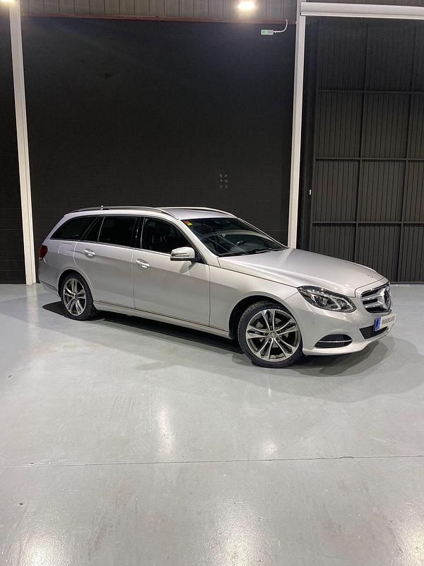 Usado Mercedes E220 Avantgarde 170 CV (125 kW) 2016 Plateado Familiar