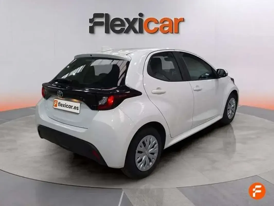 Usado Toyota Yaris Active 116 CV (85 kW) 2023 Blanco Utilitario