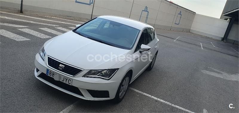 Usado Seat Leon Style 110 CV (80 kW) 2017 Blanco Berlina