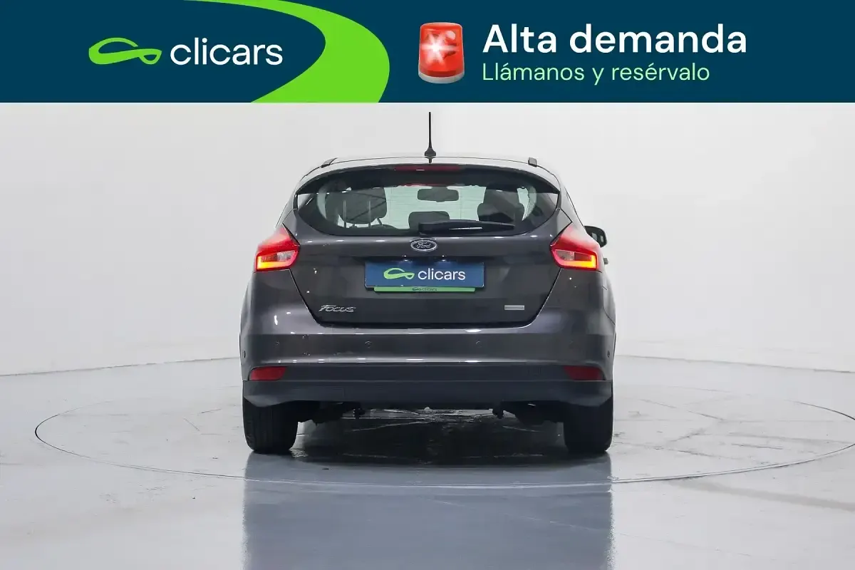 Usado Ford Focus Trend+ 125 CV (91 kW) 2018 Gris Berlina