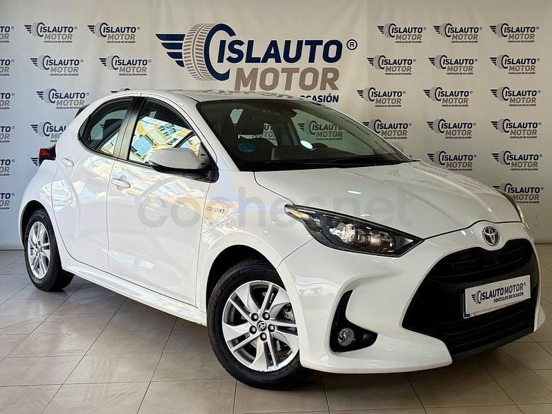 Usado Toyota Yaris Hybrid Active 116 CV (85 kW) 2021 Blanco Berlina