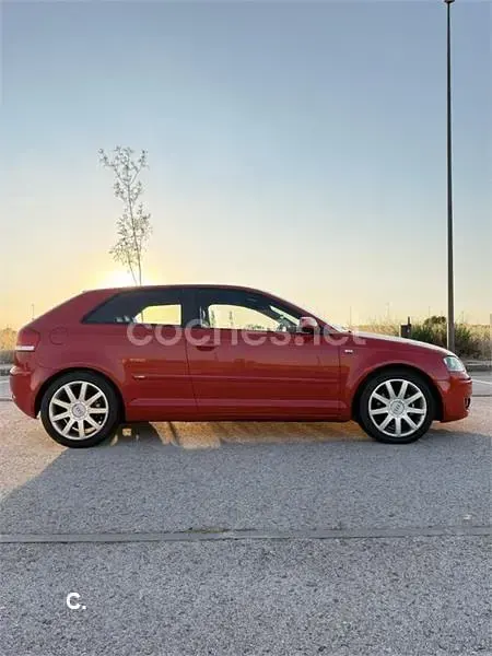 Usado Audi A3 Ambition 140 CV (102 kW) 2005 Rojo Utilitario