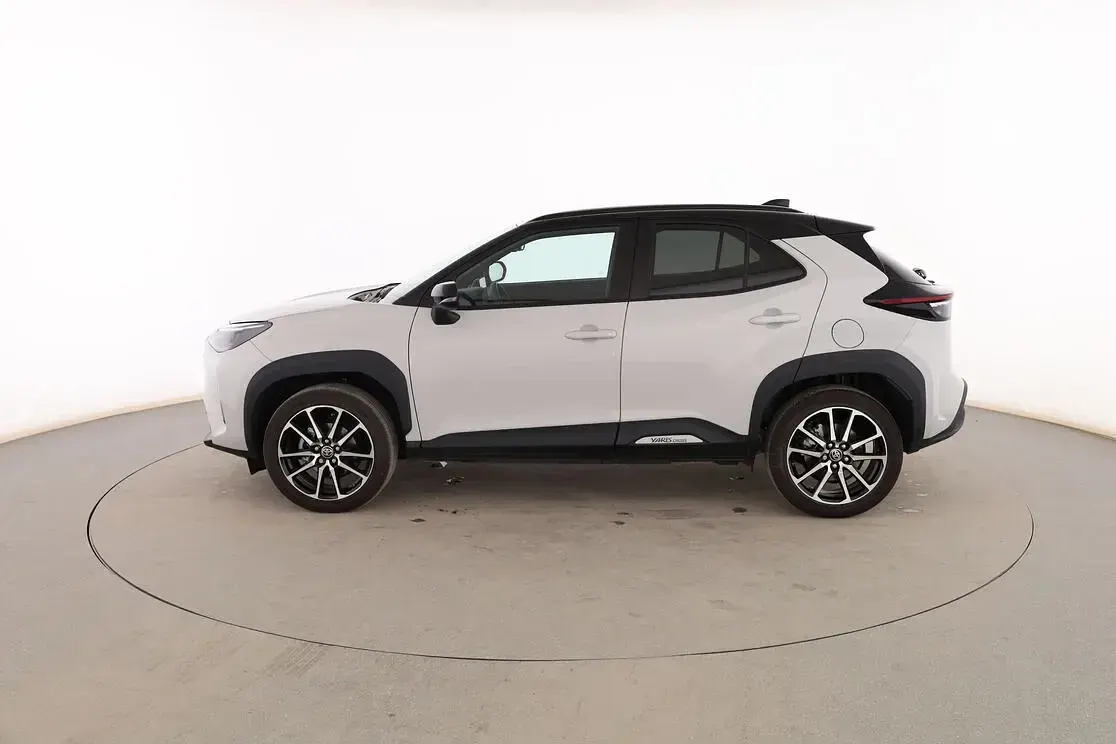 Usado Toyota Yaris Cross Sport 131 CV (96 kW) 2025 Gris SUV