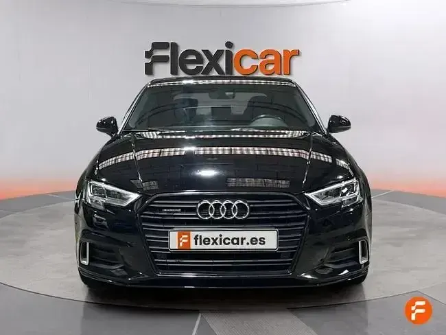 Usado Audi A3 Design 184 CV (135 kW) 2018 Negro Berlina