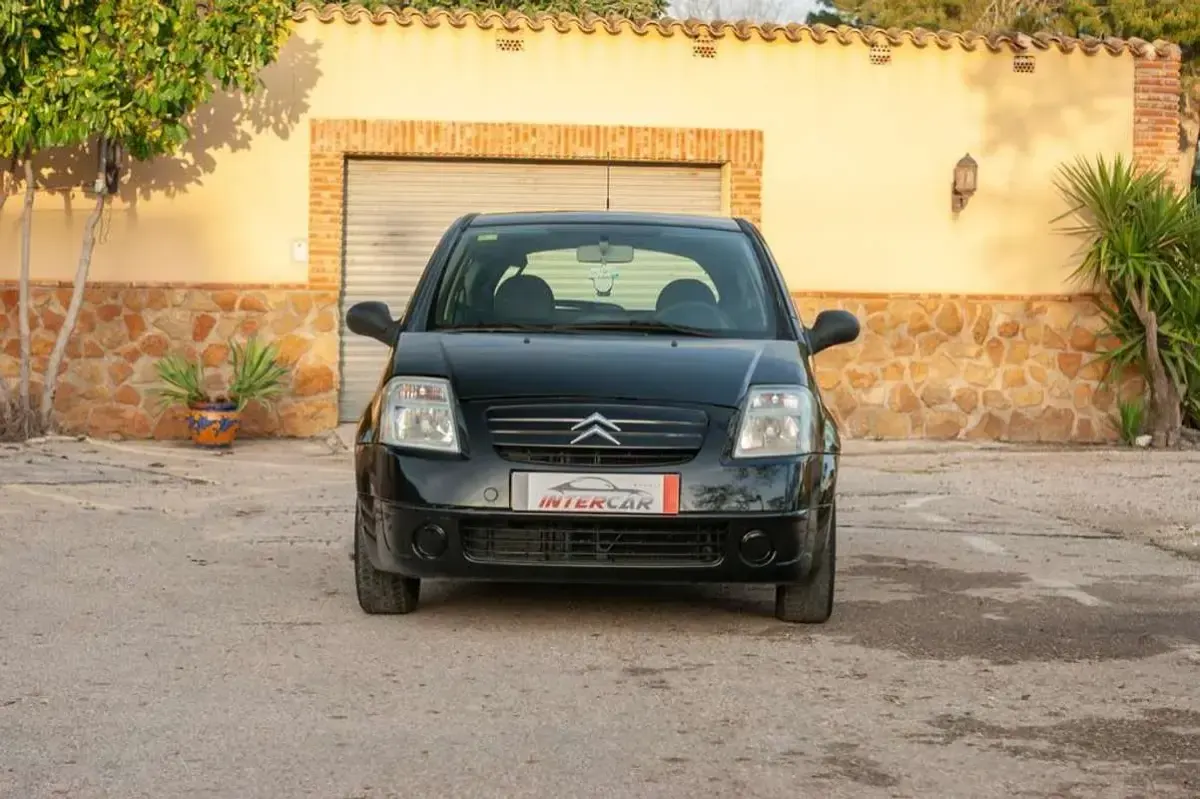 Käytetty Citroën C2 70 HP (51 kW) 2004 Musta Viistoperä