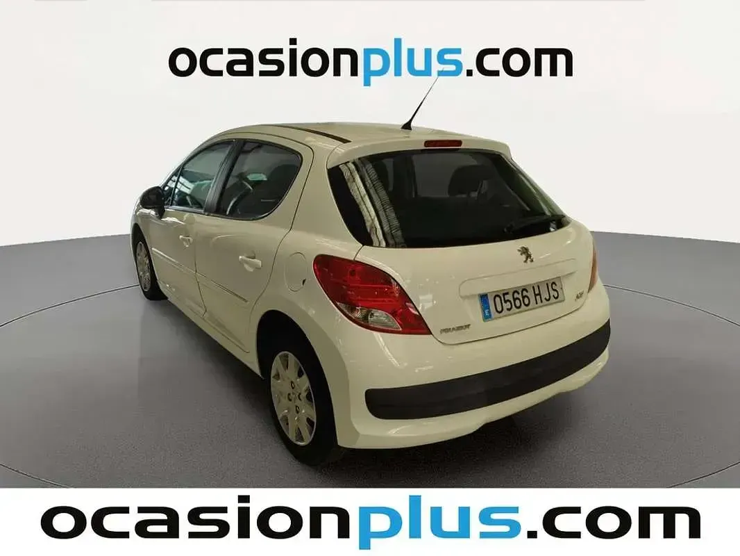 Usado Peugeot 207 Business-Line 70 CV (51 kW) 2012 Blanco Utilitario