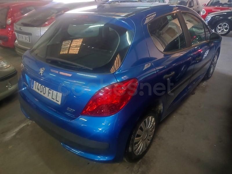 Usado Peugeot 207 70 CV (51 kW) 2007 Azul Berlina