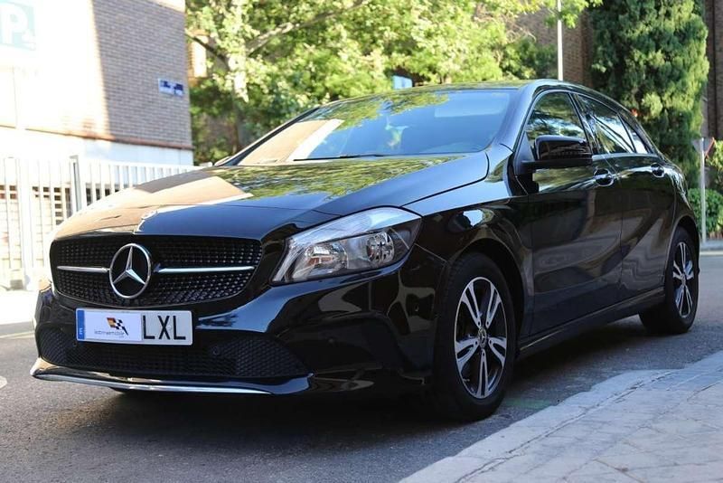 Negro Usado 2018 Mercedes A200 Utilitario | 18.990 € (Super precio) - Imagen 1/4