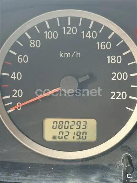 Usado Nissan Almera Tino Tekna 116 CV (85 kW) 2005 Gris / plata Monovolumen