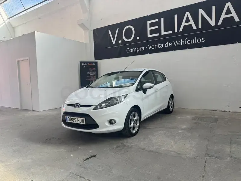 Usado Ford Fiesta Trend 70 CV (51 kW) 2011 Blanco Berlina