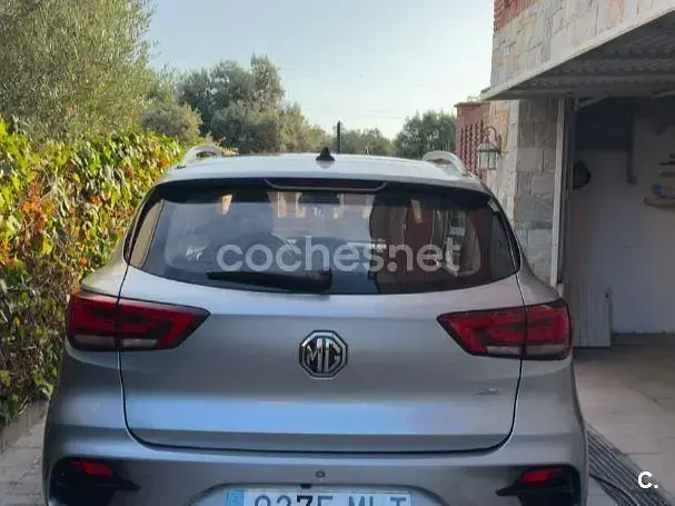 Usado MG ZS Luxury 111 CV (81 kW) 2023 Gris / plata SUV