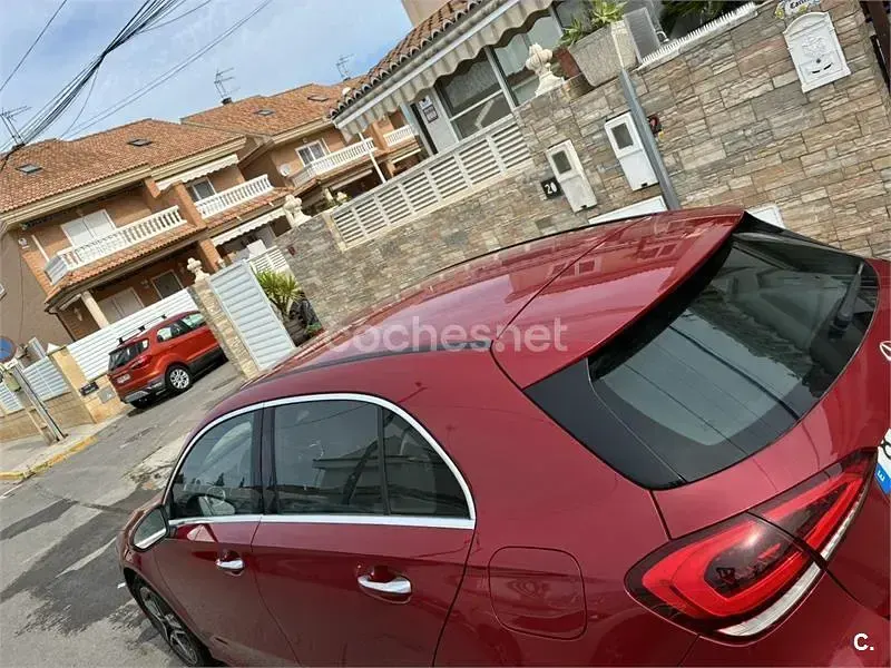Usado Mercedes A250 218 CV (160 kW) 2023 Granate Berlina