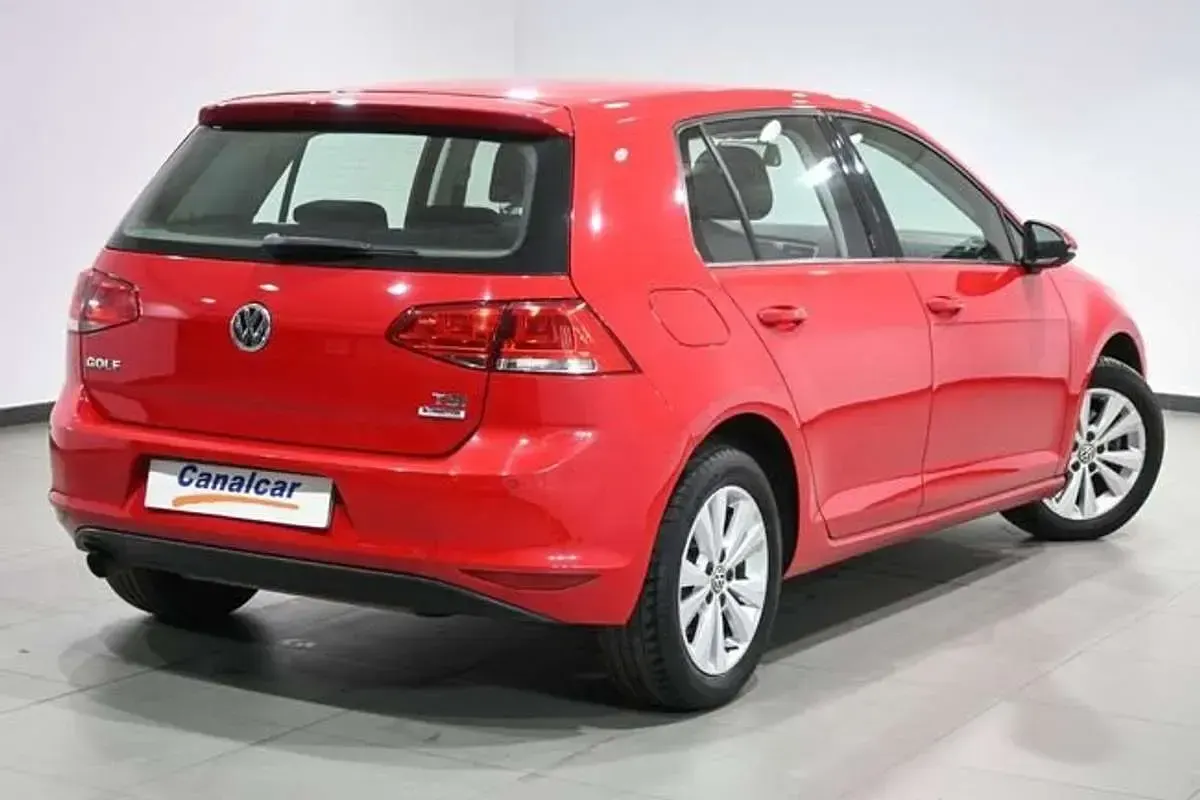 Usado VW Golf VII Edition 110 CV (80 kW) 2015 Rojo Utilitario