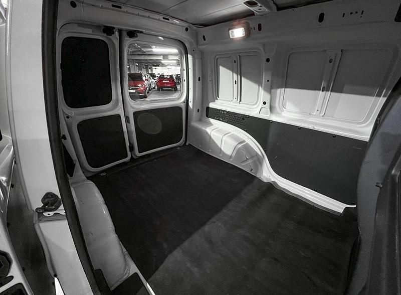 Usado VW Caddy Maxi Pro 103 CV (75 kW) 2018 Blanco candy Monovolumen