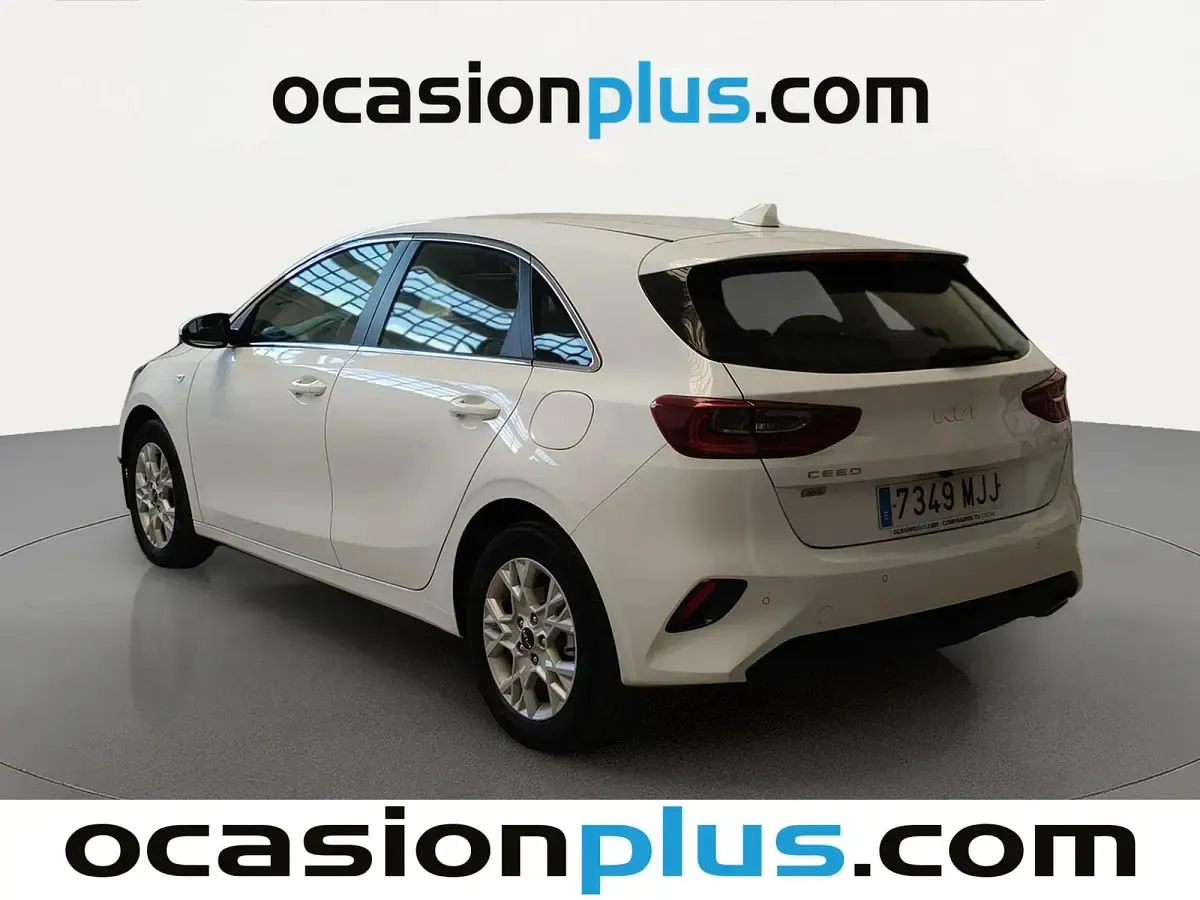 Usado Kia Ceed 136 CV (100 kW) 2023 Blanco Utilitario