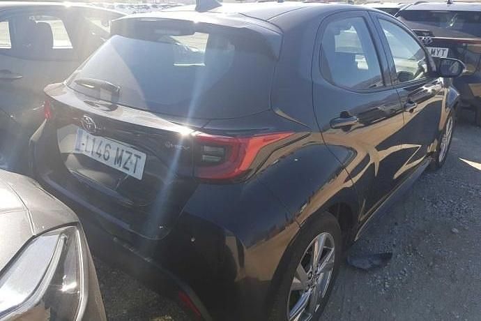 Usado Toyota Yaris Hybrid Active 116 CV (85 kW) 2025 Negro Utilitario