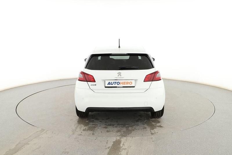 Usado Peugeot 308 Allure 130 CV (95 kW) 2019 Blanco Berlina