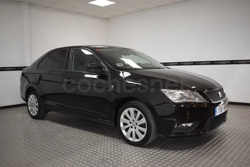 Usado Seat Toledo Reference 105 CV (77 kW) 2013 Negro Utilitario
