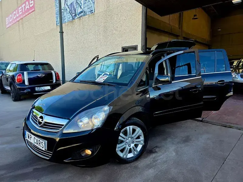 Usado Opel Zafira Family 115 CV (84 kW) 2012 Negro Monovolumen