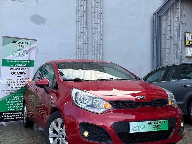 Usado Kia Rio 90 CV (66 kW) 2012 Granate Berlina