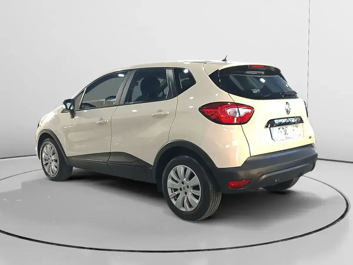 Usado Renault Captur Intens 90 CV (66 kW) 2015 Blanco SUV