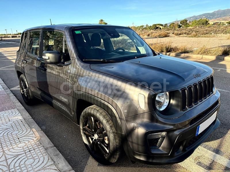 Usado Jeep Renegade Sport 120 CV (88 kW) 2019 Gris / plata SUV