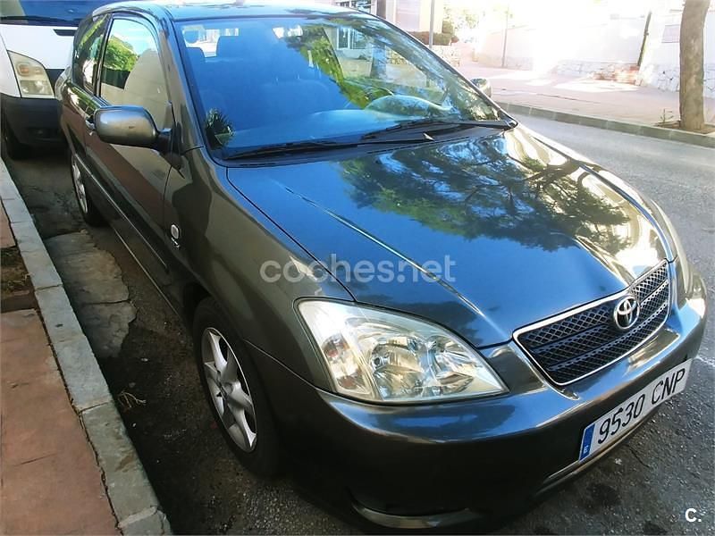 Usado Toyota Corolla Luna 110 CV (80 kW) 2003 Gris / plata Berlina