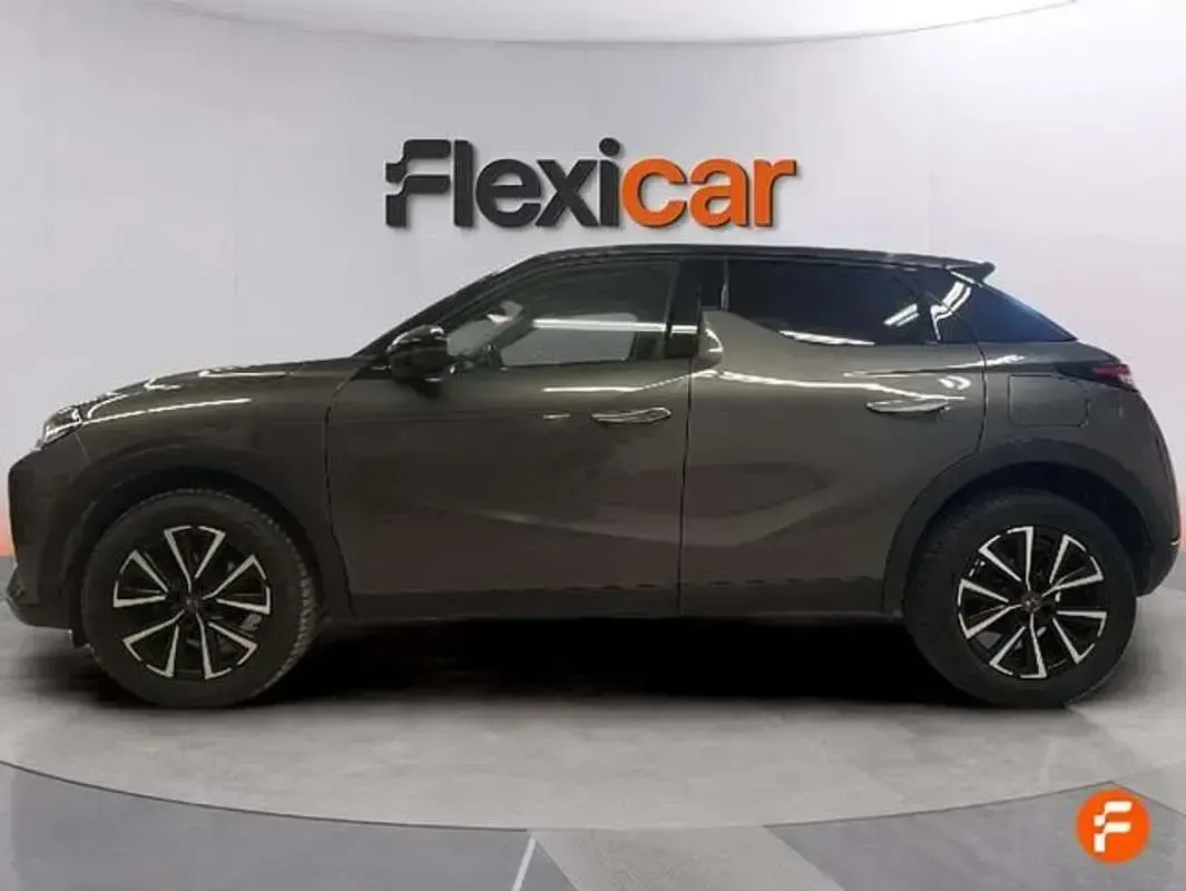 Usado DS Automobiles DS3 Crossback Performance 131 CV (96 kW) 2023 Gris SUV