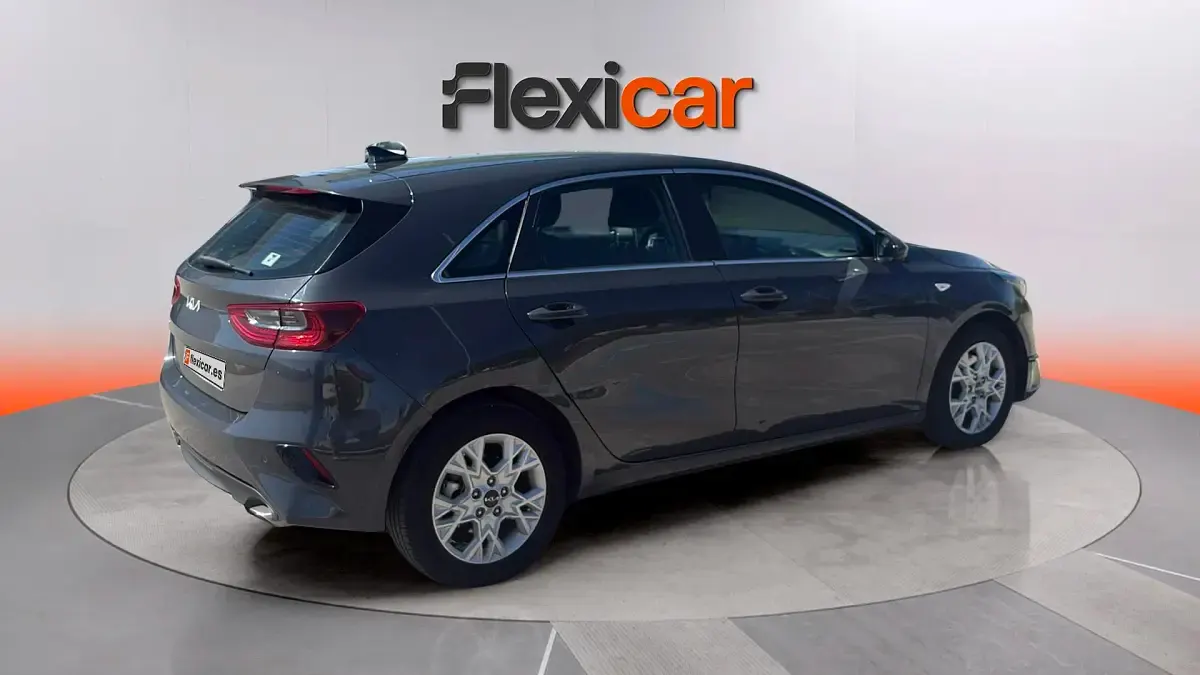 Usado Kia Ceed 136 CV (100 kW) 2023 Azul Utilitario