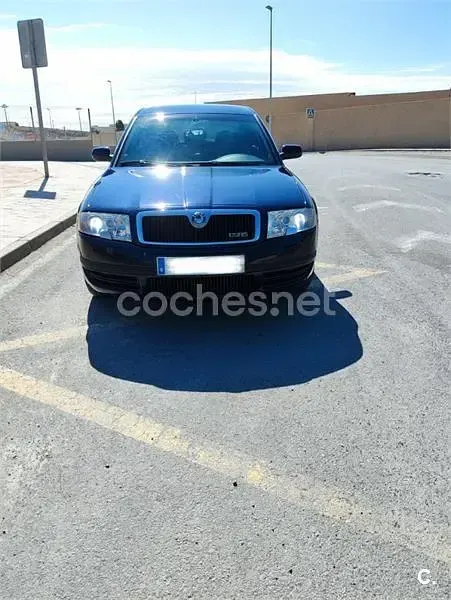 Usado Skoda Superb Comfort 130 CV (95 kW) 2004 Azul Berlina